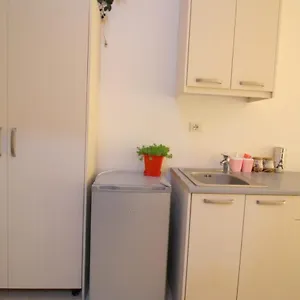 Mona's 1 Apartment Sarande
